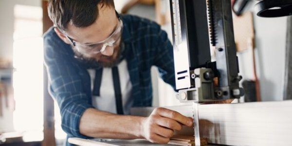 imgi_148_professional-carpenter-working-with-sawing-machine_1157-35628