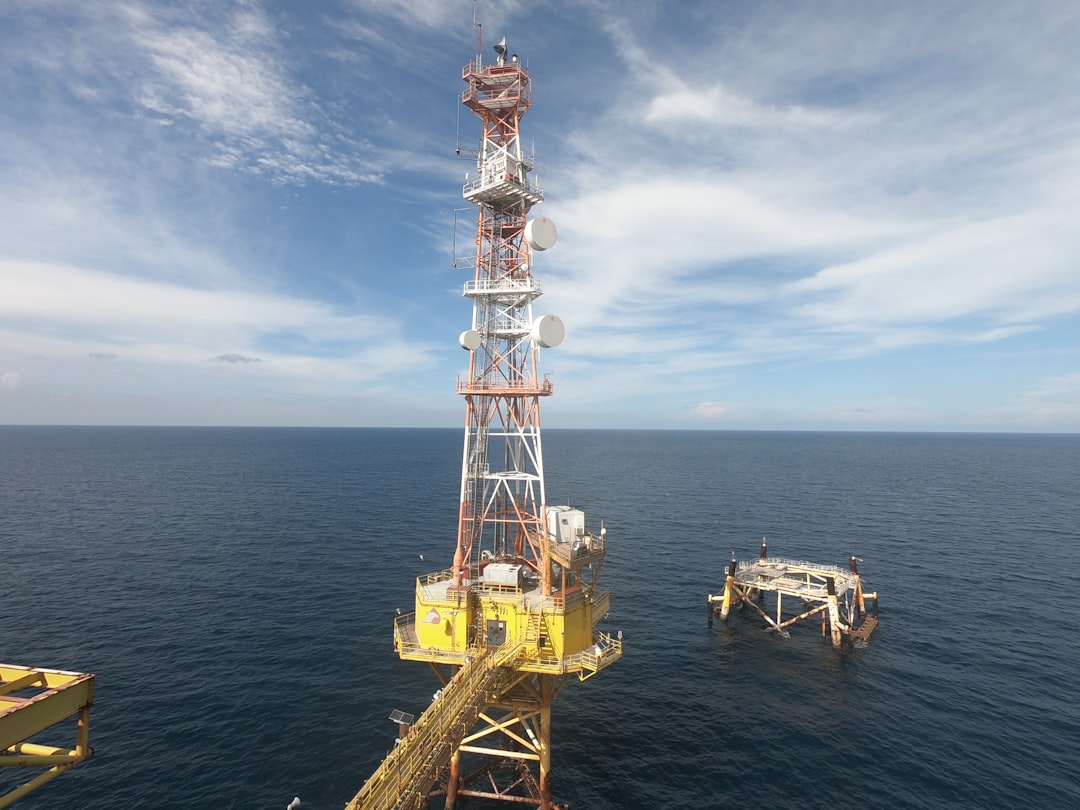 Read more about the article 【鑽孔與攻牙加工】鑽孔與攻牙加工的精度控制與刀具選型建議